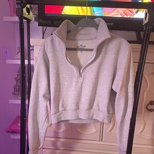 Hollister Women's Light Gray Cropped Sweatshirt
